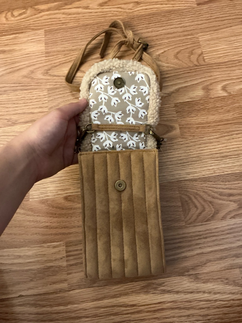 Maurice’s Tan Suede Crossbody Bag with Sherpa Trim - Picture 6 of 7
